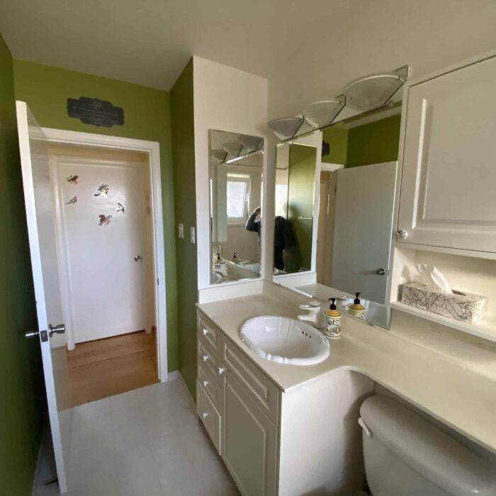 13calgary.bathroom.renovation.before.jpg