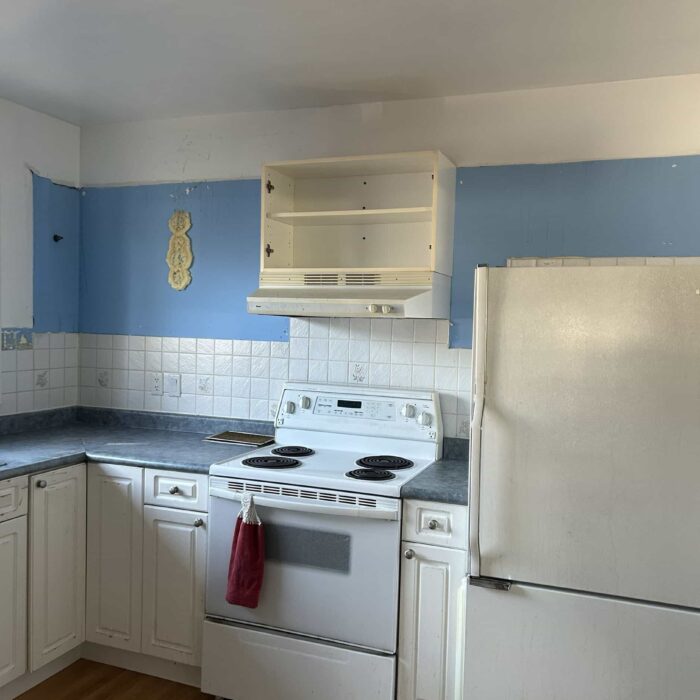 2calgary.haysboro.kitchen.renovation.before.jpg