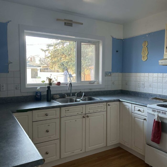 3calgary.haysboro.kitchen.renovation.before.jpg