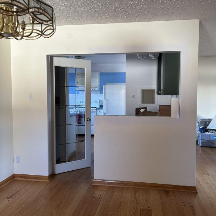 9calgary.haysboro.kitchen.renovation.before.jpg